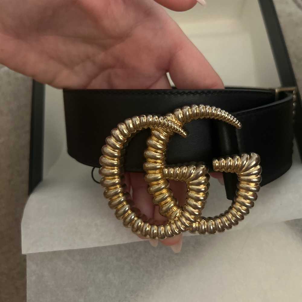 Gucci Black Leather Belt with Textured Gold Double G Buckle